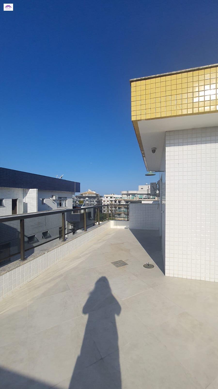 Cobertura à venda, no Condomínio,  em Cabo Frio, Braga, com 3 quartos, 175m² - Carla Neves Imóveis