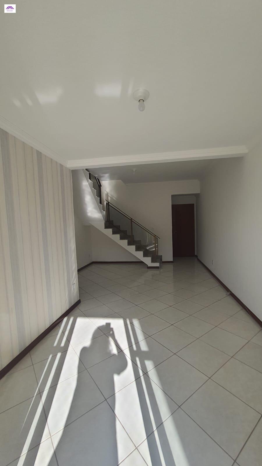 Cobertura à venda, no Condomínio,  em Cabo Frio, Braga, com 3 quartos, 175m² - Carla Neves Imóveis