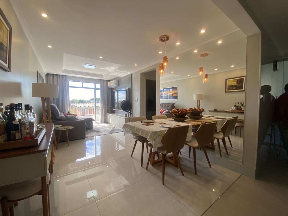 Lindo Apartamento Reformado à Venda – 2 Quartos (1 Suíte), 1 Vaga de Garagem - Carla Neves Imóveis