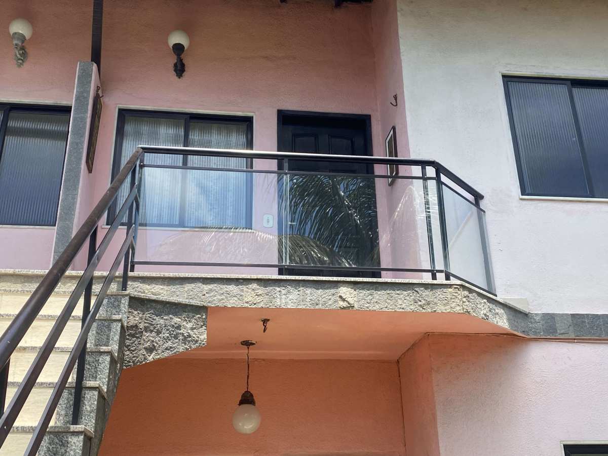 Seu Refúgio em Cabo Frio: Apartamento porteira fechada – Pronto para Morar! - Carla Neves Imóveis
