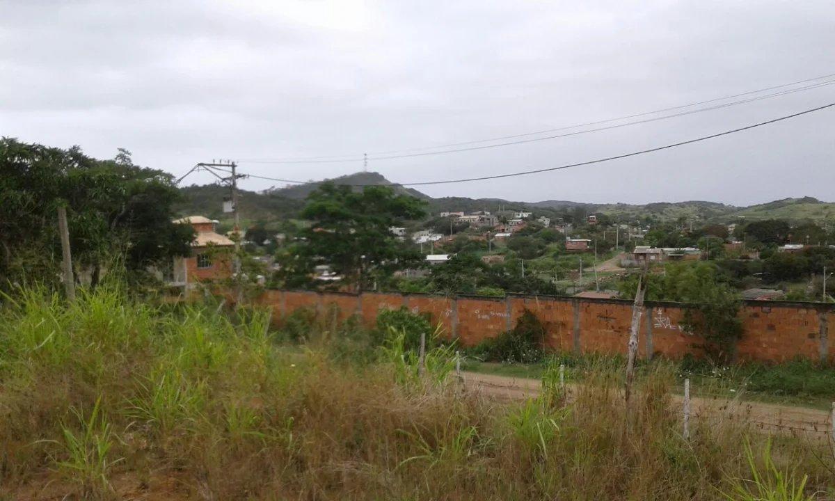 Terreno, 1400m², à venda em Cabo Frio, Reserva do Peró - Carla Neves Imóveis